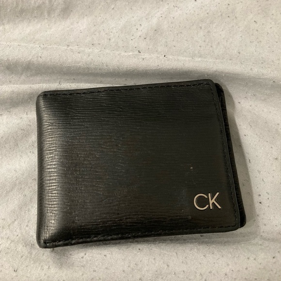 Calvin Klein Other - Calvin Klein Black Leather Compact Card & Key Wallet with CK Hardware